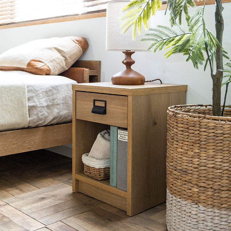 ダストン ナイトテーブル