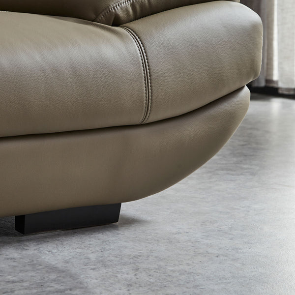 丸みがかった船底デザインがアクセントになっています。 #PLT102 インディーブルー（プライムレザーテックス）