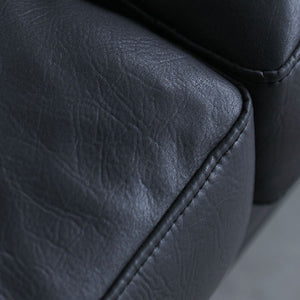 座面など負荷のかかる部分は、パイピング加工を施しています。 #アッシュブラック（スーパーレザーテックス）