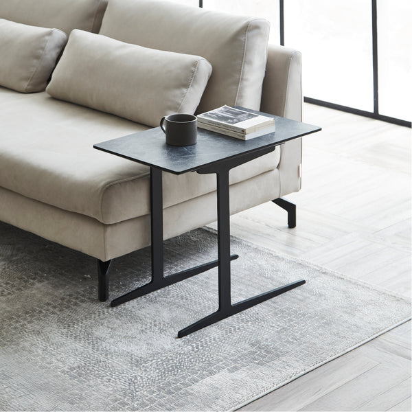 Sサイズは小回りの利くコンパクトなサイズ感。リビングに限らず、ベッドサイドでのご使用もおすすめです。 #Lサイズ