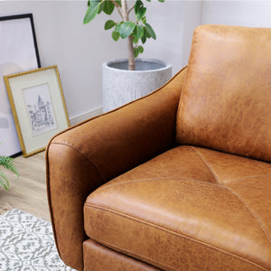 丸みを帯びた肘掛けは、横になって頭を預けやすい仕様に。 #LT01 キャメル #レザーテックス アニリン