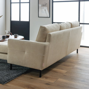 背面まで丁寧に仕上げているので、お部屋の中央に配置しても美しく映えます。 #PLT110 ミルクティー（プライムレザーテックス）