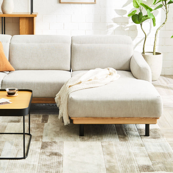 脚にはスチールを用いてすっきりとした印象に仕上げ、お掃除しやすい高さになっています。 #A41 カスタード（ファブリックAランク） #木部ナチュラル