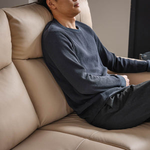 快適な姿勢でくつろげるように、首・頭部をあずけてゆったりとリラックスできるハイバック仕様です。 #FLT01フォギーグレージュ