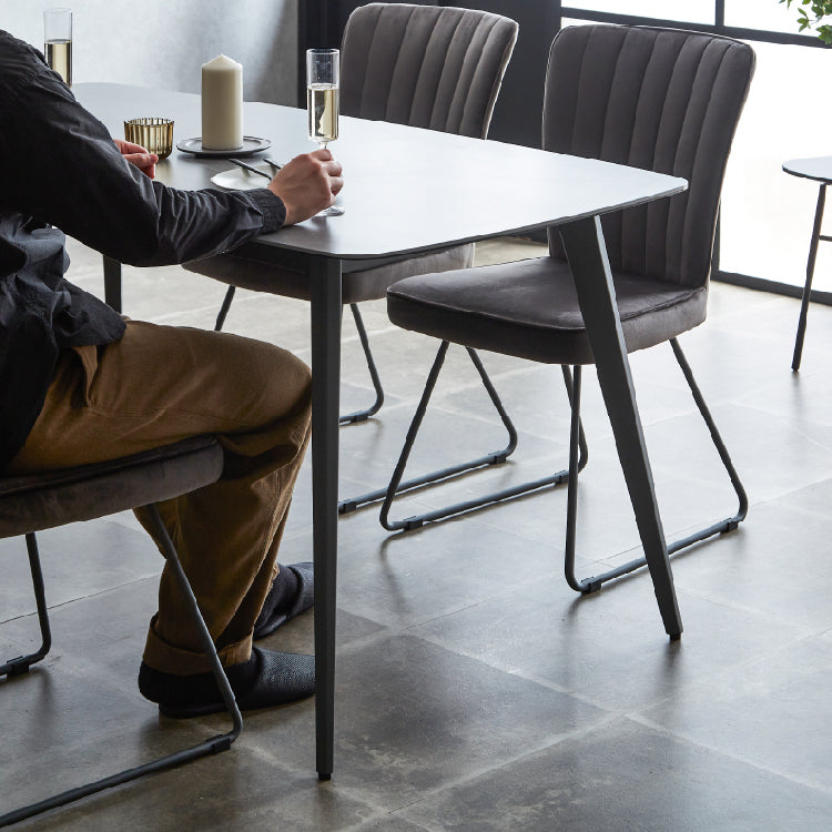 ピエール ダイニングテーブル