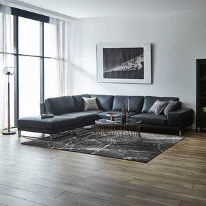 広い座面にエレガントな鉄脚。リゾート感漂うデザインが普遍的な魅力を持つ本格ソファです。 #LT04 クラフトベージュ（レザーテックス アニリン）