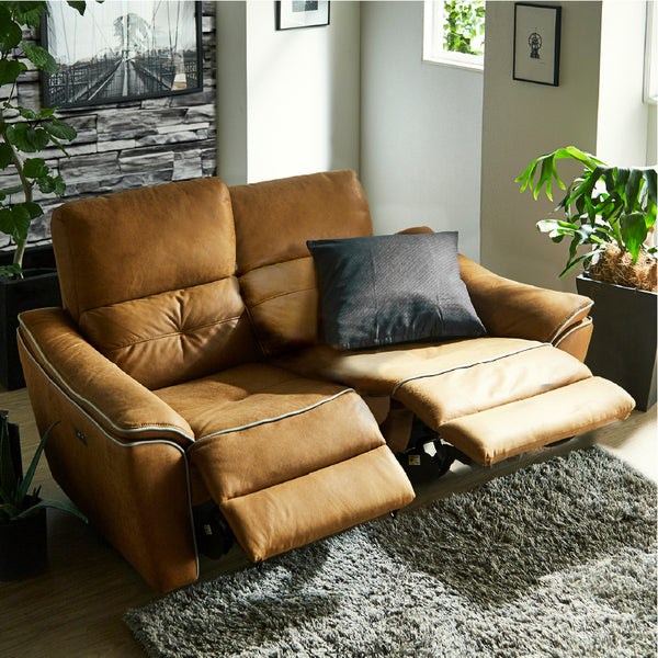 デザイン性、快適性、品質を追求した「バッジオ」。 ファーストクラスのような体感を得れる電動ソファ。 #PLT111 プラチナグレー（プライムレザーテックス）