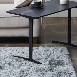 脚はモダンでスタイリッシュなブラック脚を採用。開放的でゆとりのある空間を演出します。 #Lサイズ