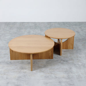 曲線と直線が美しく調和した、シンプルながら存在感のあるラウンドテーブル。 #オーク #85