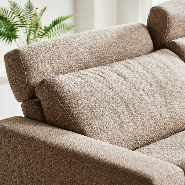 ヘッドレスト部分は手動で角度を変えることが可能。 #オーカーブラウン（スーパーレザーテックス）