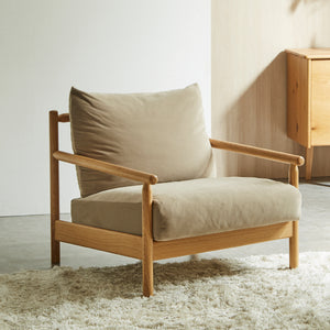 シンプルながら個性のあるデザインで、暮らしの中に心地よい余白をつくります。 #Y81 ルーケホワイト（ファブリックAランク）