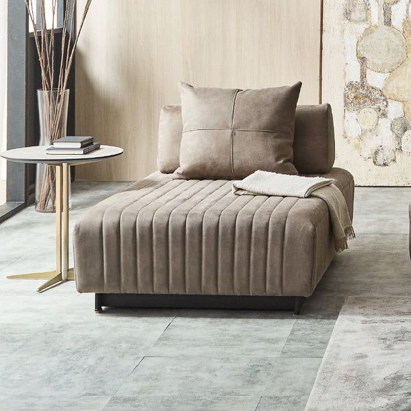 洗練されたモダンデザインのアイランドソファ。ストライプ状のステッチが、お部屋にアクセントを添えます。 #PLT112 ヨーロピアングレー（プライムレザーテックス）