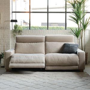 リクライナー特有の重厚すぎる存在感を払拭するスマートなデザイン。 #オーカーブラウン（スーパーレザーテックス）