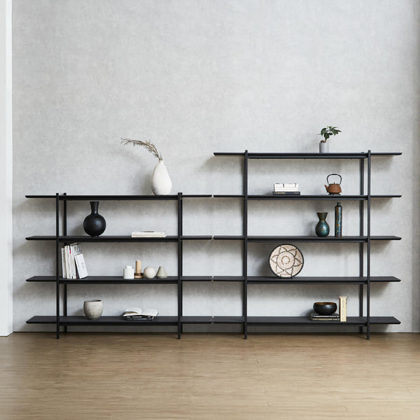 お部屋の間仕切りや、飾り棚としてウォールデコレーションに使用したり、多様なシーンにマッチします。また、サイズ違いで並べていただくと、統一感がでて、より空間が引き締まります。 #幅160cm×高さ161cm #ノーブルブラック