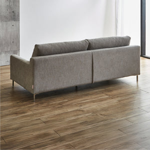 背面や側面のラインまできれいに仕上げているため、お部屋の中央にレイアウトすることも可能です。 #A41 カスタード（ファブリックAランク）