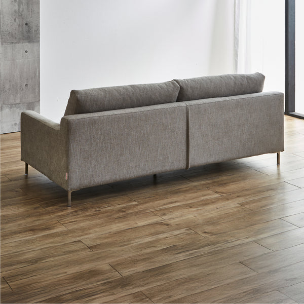 背面や側面のラインまできれいに仕上げているため、お部屋の中央にレイアウトすることも可能です。 #A41 カスタード（ファブリックAランク）