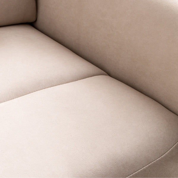 張地にはレザーテックスを使用。通気性がよくベタつきにくいので、年中快適にお使いいただけます。 #LT01 キャメル（レザーテックス アニリン）