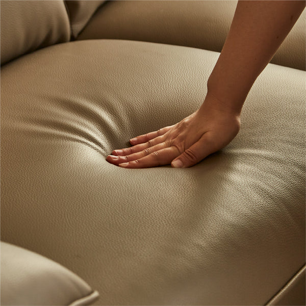 座面には高密度ウレタンフォームを使用。しなやかでやさしい座り心地に仕上げました。 #FLT01 フォギーグレージュ（ファインレザーテックス）