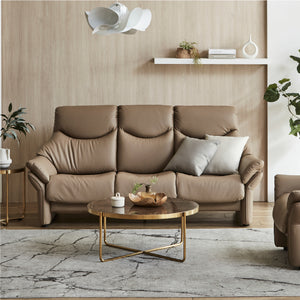 計算されたハイバックのデザインが、長時間の座りを快適な座り心地に。 #FLT08フレイムレッド