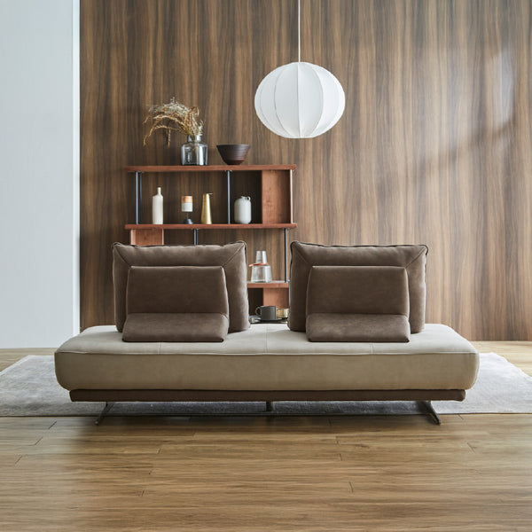 背面も美しい佇まい。 #PLT111 プラチナグレー×PLT112 ヨーロピアングレー（プライムレザーテックス）