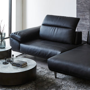 形が変形する特徴的な背とアームレスト。 #LT01 キャメル（レザーテックス アニリン）