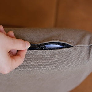 カバーは取り外すことが出来ます。背クッションはキャンバスブラウンの生地を使用。 #SLTオーカーBR