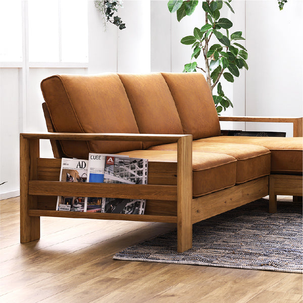 肘の外側にはマガジンラックが付き。お気に入りの雑誌をディスプレイして、自分好みにアレンジできます。 #LT03 チャコールブラック（レザーテックス アニリン）