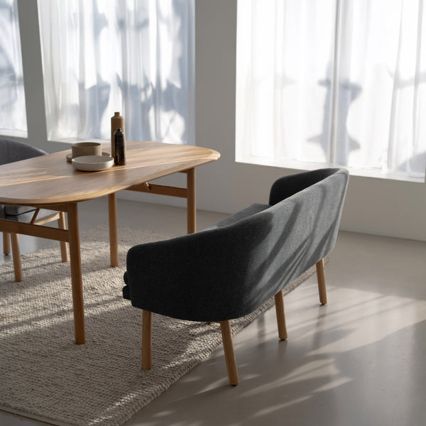 無垢材のナチュラルな質感とシンプルなデザインは、北欧風やナチュラルモダンなど幅広いインテリアに調和します。 #ムーングレー