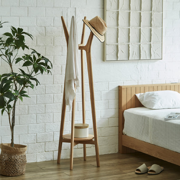 有機的なデザインが目を引くハンガーラック Torona〈トロナ〉 #節有オーク
