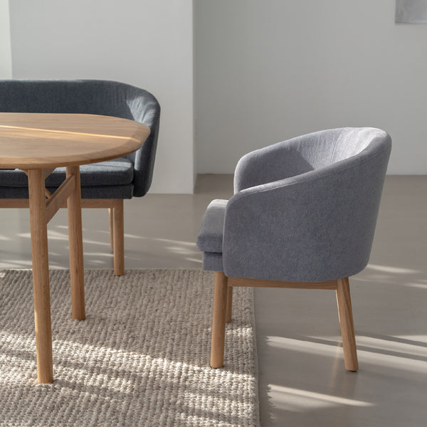 無垢材のナチュラルな質感とシンプルなデザインは、北欧風やナチュラルモダンなど幅広いインテリアに調和します。 #ムーングレー