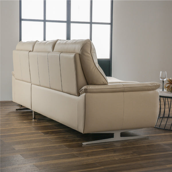 背面まで綺麗に仕上げているため、窓際だけでなくお部屋の中央にレイアウトすることも可能です。 #FLT13 シアーベージュ（ファインレザーテックス） #左カウチ