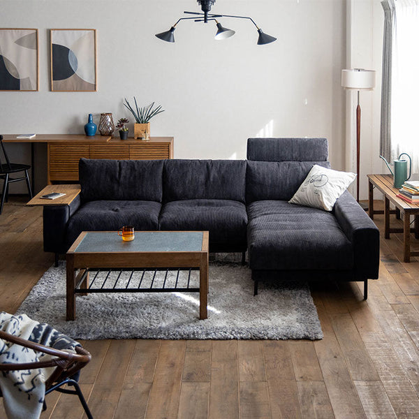 お部屋の中でも存在感のあるソファ、高さを抑えることでお部屋が広く感じます。 #オーカーブラウン（スーパーレザーテックス）