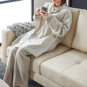 座面は幅163cm/奥行48-101cmと、ゆったりくつろげるサイズ設計です。 #PLT110 ミルクティー（プライムレザーテックス）