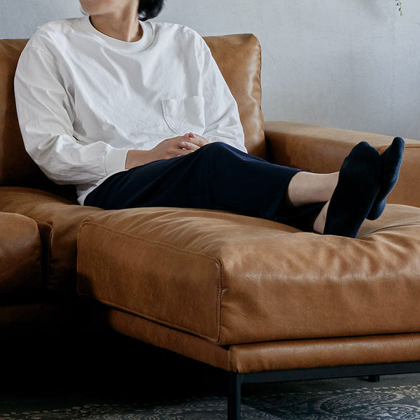 脚をゆっくり伸ばすことができます。 #オーカーブラウン（スーパーレザーテックス）