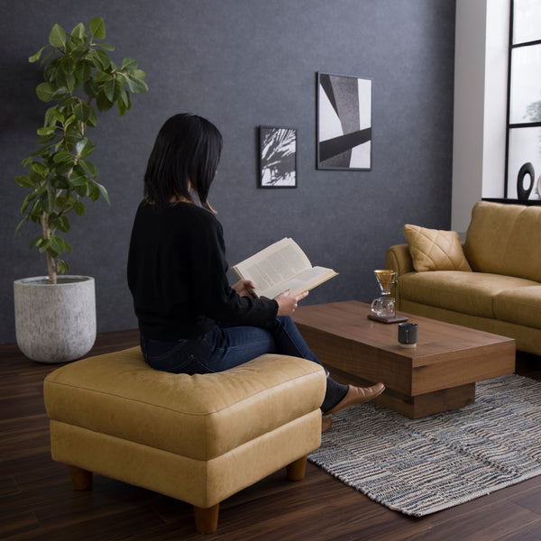 座クッションには高密度ウレタンフォームを使用し上質な座りを実現しました。 #LT01 キャメル（レザーテックス アニリン）