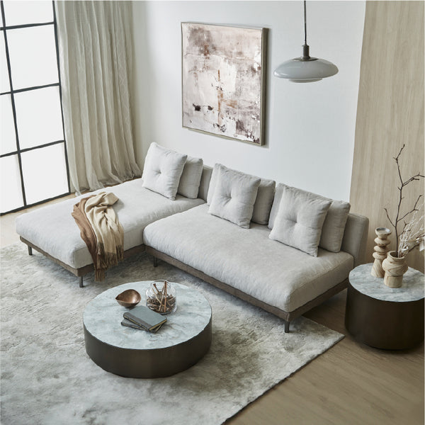 座面には、高密度ウレタンフォーム[40kg)]という層構成で、快適な座り心地を実現。 #A49シャイングレー/PLT112ヨーロピアングレー