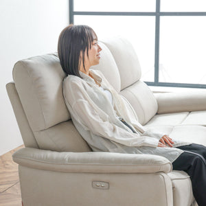 背もたれはハイバックになっており、頭や首、肩までしっかりサポートしてくれます。 #LT01 キャメル（レザーテックス アニリン） #左カウチ