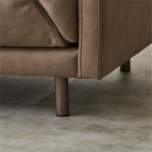 脚まわりの抜け感など、どこからみても美しく感じられるよう、細部まで丁寧に整えています。 #PLT112 ヨーロピアングレー（プライムレザーテックス）