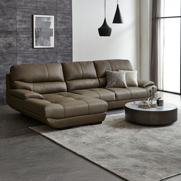 座面高さを低めに設定し少し広めの座面で仕上げることで、ゆったりと座ることができます。 #LT01 キャメル（レザーテックス アニリン）