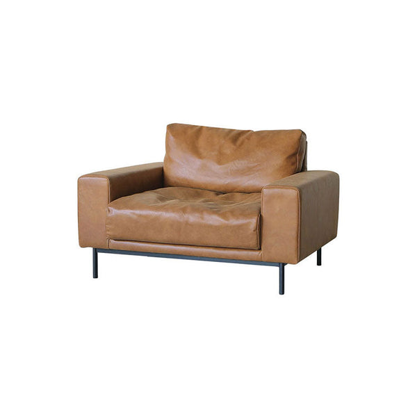 身体に馴染むように、くったりと沈み込む座り心地が特徴のソファ。 #オーカーブラウン（スーパーレザーテックス）