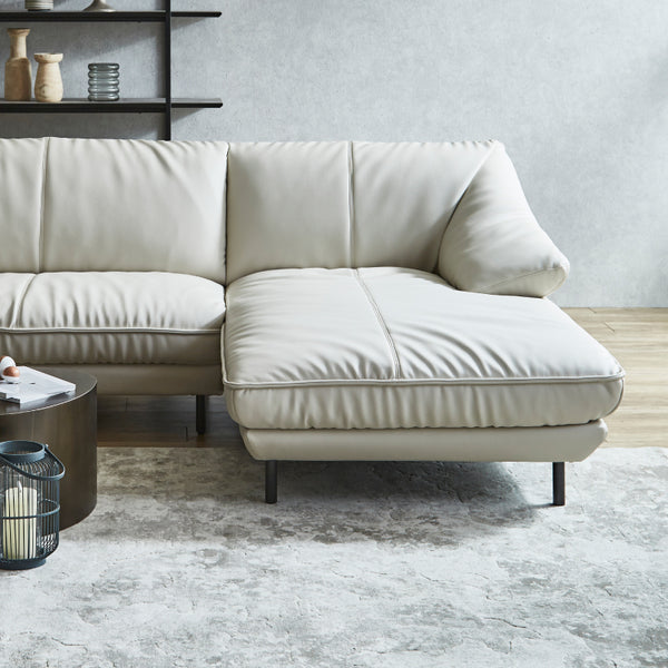 しっかりとしたボリュームのある贅沢な座り心地で、くつろぎの時間をお楽しみいただけます。 #SILT22 フロスホワイト（シルキーレザーテックス） #左カウチ