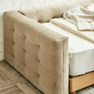 クッションはふっくらとしたスクエアデザイン。<br> 背面まで上品で立体感のある佇まいです。 #シングル #ベッドフレーム単体