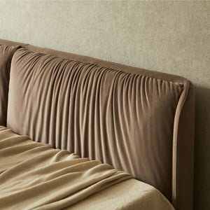 クッションにはギャザーを施しており、<br> 上質な美しさと静かな気品を纏ったデザイン。 #シングル #ベッドフレーム単体