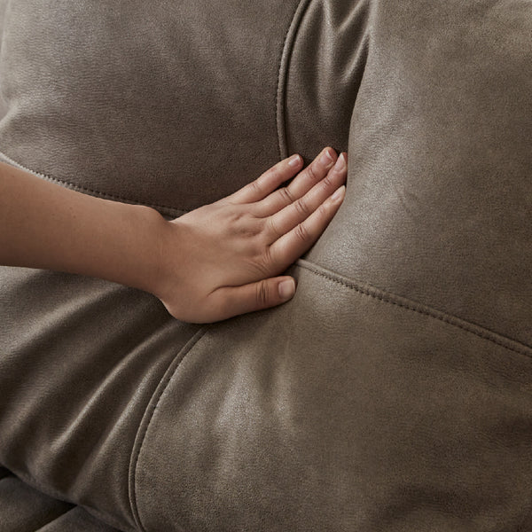 張地にはレザーテックス生地を使用。夏は通気性が良く、冬はひんやりしにくいので年中快適に過ごせます。 #PLT112 ヨーロピアングレー（プライムレザーテックス） #プライム レザーテックス