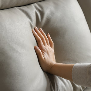 ウレタンフォームとシリコンフィルを使った背もたれは、背中をやさしく包み込みながらもしっかり支えます。 #FLT05 シフォンベージュ（ファインレザーテックス） #左カウチ