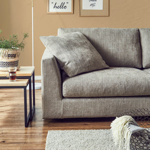 肘のディテールにまでこだわり、シンプルながらに洗練された印象に。 #A41 カスタード（ファブリックAランク）