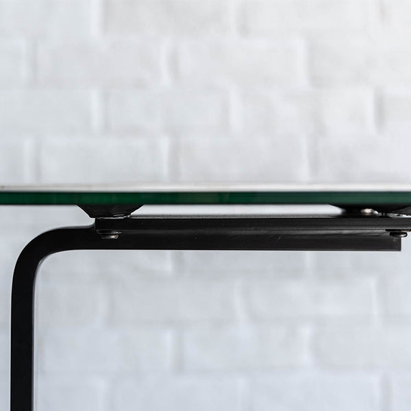 床との接触面には保護パーツがついています。 #ブラック