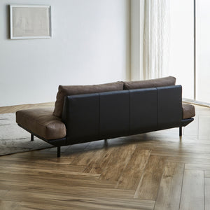 座面下から背面にかけて、オリジナル生地「ユーロテック」を使用。背面まで美しく仕上げています。 #PLT111 プラチナグレー×ET82 ロイヤルブラック #プライム レザーテックス