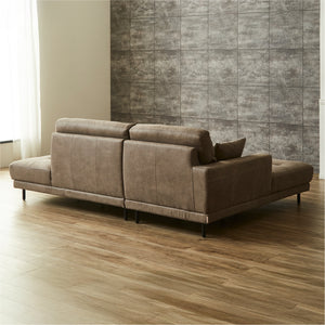 背面まで美しくきれいに仕上げているため、壁際だけでなく、お部屋の中央にレイアウトすることも可能。 #PLT112 ヨーロピアングレー（プライムレザーテックス） #左カウチ