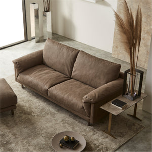 見た目はシンプルにすっきりと、余計な主張をせず、空間にそっと馴染む佇まいに。 #PLT111 プラチナグレー（プライムレザーテックス）